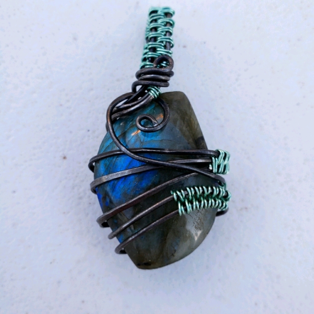 Labradorite pendant with custom chain